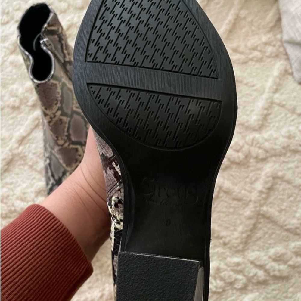 Faux Snakeskin Boots Size 8 - Picture 4 of 4